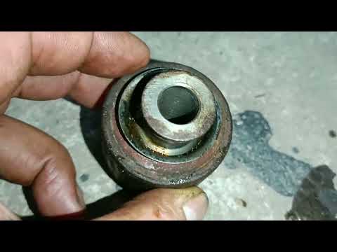 Видео: Заміна шарніра заднього важеля підвіски Opel Vectra B