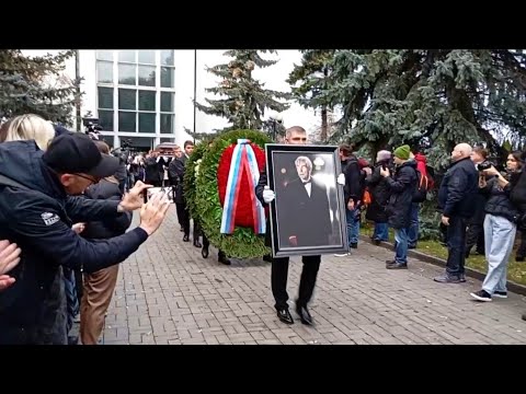 Видео: яркий момент: похороны телеведущего Юрия Николаева на Троекуровском кладбище 