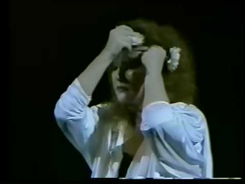 Видео: Алла Пугачева - Огни Саратова (1989, Live, Пхеньян)