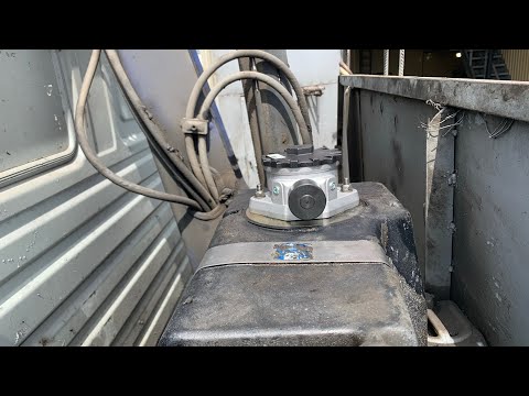 Видео: Почему масло бежит из гидробака через фильтр? Разобрались с этим вопросом. В работе КМУ PM 6 (Italy)