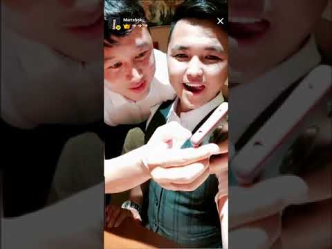 Видео: Мәртебек Бақытұлы оның Дәулетбек досына бірдеңе күтіп отырған көрінеді😜😂 2021.05.16 КХР  қазақтары