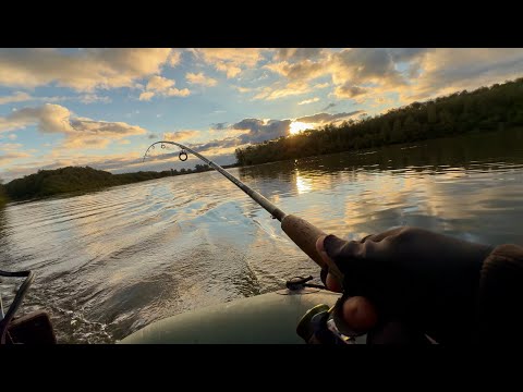 Видео: Тролінг Щуки на електродвигуні. Рибалка на Десні восени 2024