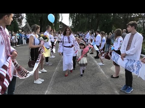 Видео: Свято Першого дзвоника  у Надвірнянській ЗОШ І - ІІІ ст.  №3