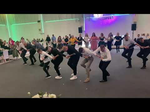 Видео: СВАТБА Е! Добруджанско веселие в изпълнение на КНТ “Жътвари”