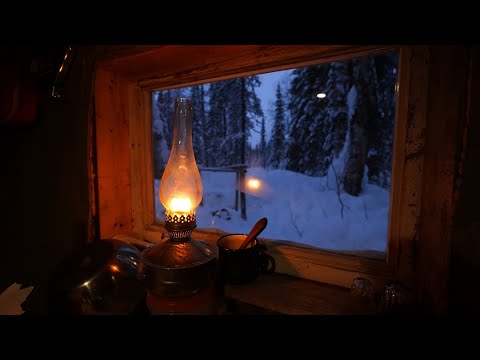 Видео: Живу один в избушке. Крупная плотва. Уха на костре. Дикая рыбалка.