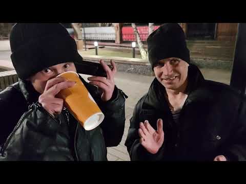 Видео: Красноярские бездомные. Александр Толстихин - Собака и Игорь Вышинский.