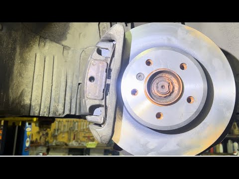 Видео: Замена тормозных дисков колодок БМВ е60 xi