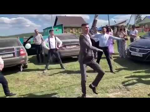 Видео: Сибай филармониясе биючеләре мобилизация алдыннан чыгыш ясый