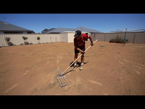 Видео: Полное обновление газона от начала до конца // Посев и укладка газона