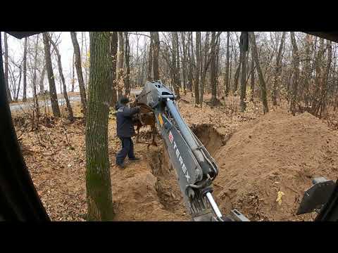 Видео: Метало коп.На экскаваторе-погрузчике.Капнули чуть-чуть.