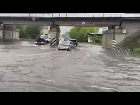 Видео: Наслідки злив: чому під залізничним мостом в Ужгороді завжди “басейн”?