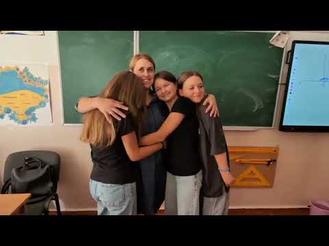 Видео: Флешмоб «Теплі обійми – щасливі вчителі»