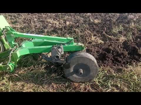 Видео: Оранка саморобним трактором
