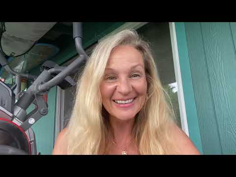 Видео: Разница между мужчинами в возрасте в Лос-Анджелесе Калифорния и на большом острове Гавайи. #опыт 