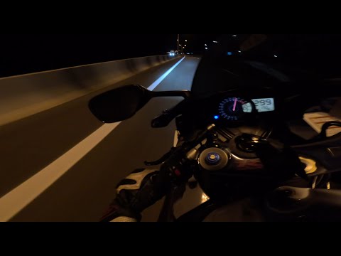 Видео: Плотный навал по ночной трассе | 299 km/h | Suzuki GSX-R1000 k7 RSE | Crazy driving at night