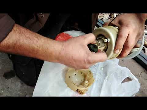 Видео: Замена фильтров грубой и тонкой очистки рено логан.