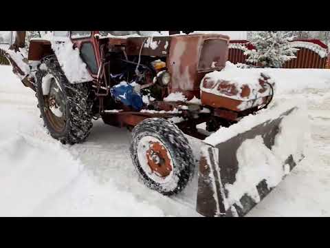 Видео: Сугробы намело, убираем снег ЮМЗ.