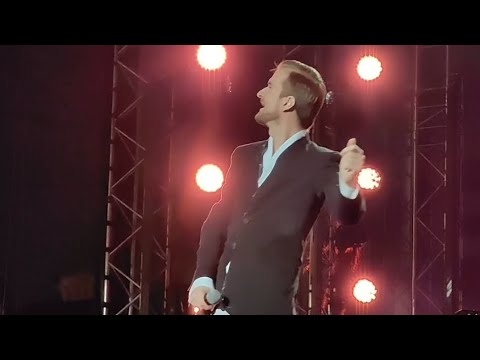 Видео: NIKITA OSIN SINGS AT SHAMAN'S CONCERT. НИКИТА ОСИН НА КРАСНОЙ ПЛОЩАДИ. ПЕСНЯ «А МОРЕ, МОРЕ».