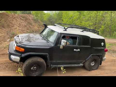 Видео: Танк 300 почти хапнул воды Нивы и УАЗы тоже хороши.  #offroad #грязь #нива #танки #джиперы