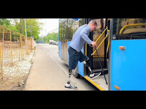 Видео: ЧАСТЬ 6 : На ПРОТЕЗАХ НОГ учусь ХОДИТЬ без костылей. "Избавился от костылей, начал ходить с тростью"