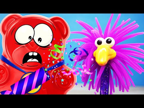 Видео: НАБОР ДИКОГО СТРАУСА ПРОТИВ 11 КРУТЫХ ХЛОПУШЕК И ЖЕЛЕЙНЫЙ МЕДВЕДЬ ВАЛЕРА