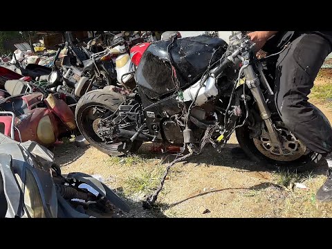 Видео: Эффектная реставрация спортивного мотоцикла Suzuki R750 - Восстановление Suzuki R750.