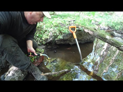 Видео: Да здесь золото под каждым камнем!!! Разрушенный старинный каменный мост в лесу!