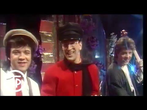 Видео: Александр Буйнов, ансамбль "Веселые ребята" - Люби меня, как я тебя. Голубой огонек к 8 марта (1989)