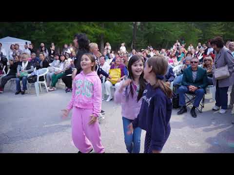 Видео: Дует Шик, Малка жълта рокля