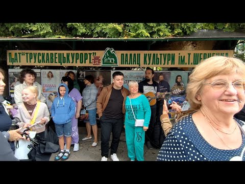 Видео: Трускавець 2024: SHUMEI співає під дощем, гроза і сильний дощ на бюветі