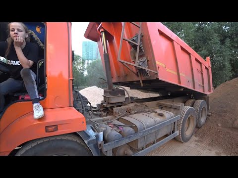Видео: Девушка работает на Камазе))Приехал в гости к Тане Камазистке))