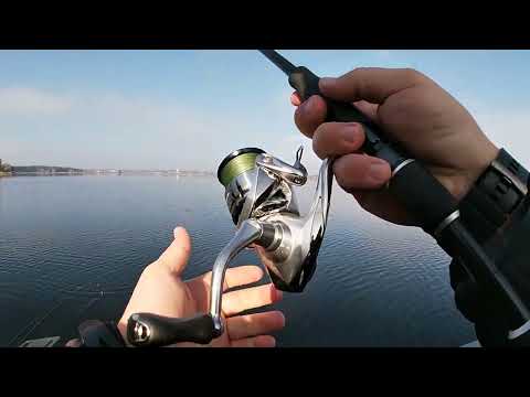 Видео: Крупный окунь на раттлин! Или как я сломал дочку! Рыбалка с эхолотом осенью.