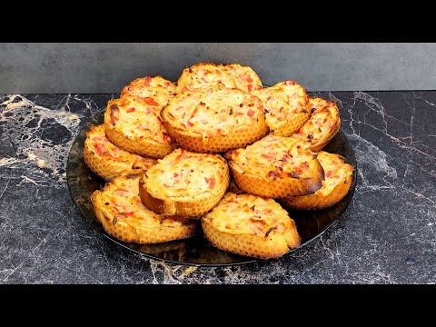 Видео: Горячие бутерброды с крабовыми палочками. Рецепт бутербродов. #рецепт #рецепты