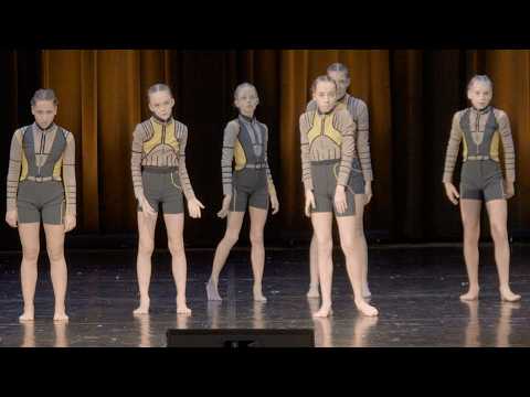 Видео: "Маленький большой шаг". Современный танец. Возраст 13-14.