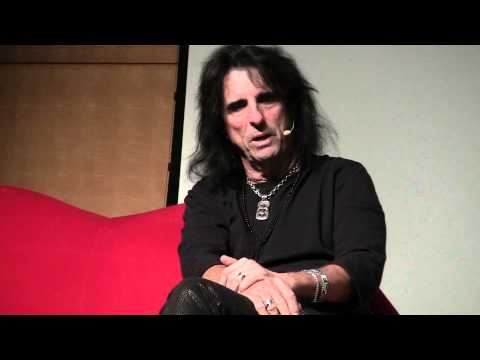 Видео: Элис Купер в музее Дали