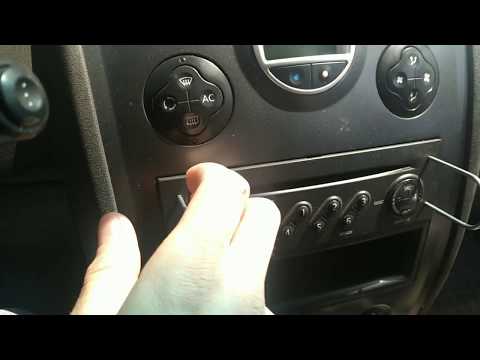 Видео: Як зняти магнітолу Renault, як підключити Bluetooth AUX модуль до Renault Megane