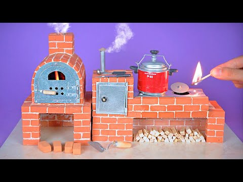 Видео: Удивительный кухонный комплект с мини-печкой и духовкой, собранный из кирпичиков