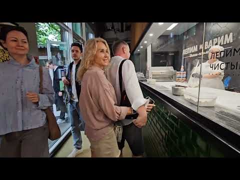 Видео: Москва, Старый Арбат! Вот ты какой! Давно мечтала и вот увидела! Чёрные пельмени, пробуем впервые.