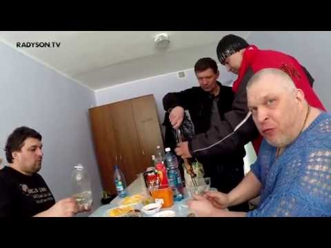 Видео: Как мужики рождение ребенка праздновали?