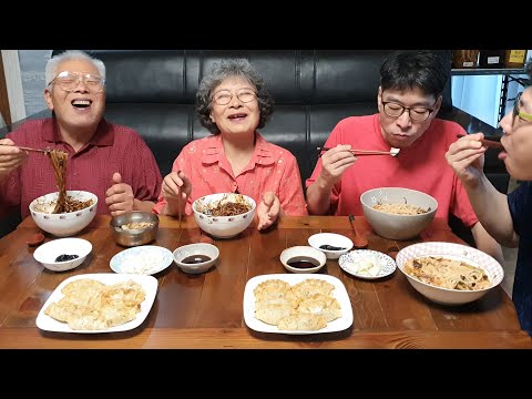Видео: Приготовьте Ччачжанмён и Чжампонг дома! (Пельмени на гриле) Рецепт