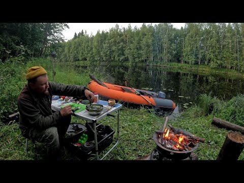 Видео: ЖИВУ НА БЕРЕГУ ЛЕСНОЙ РЕКИ. УХА НА УГЛЯХ. ЖИЗНЬ ТАЁЖНОГО РЫБАКА. РЫБАЛКА НА СЕВЕРЕ. НОЧЁВКА В ЛЕСУ