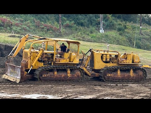 Видео: Просматриваем самую крутую выставку тяжёлой техники! Double D9, скреперы, грейдеры, бульдозеры и ...