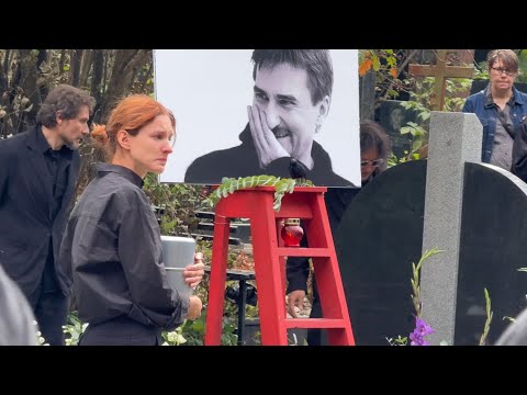 Видео: СКАНДАЛ ! ВЛАСТИ САНКТ-ПЕТЕРБУРГА ОТКАЗАЛИСЬ ХОРОНИТЬ РЕЖИССЁРА ЮРИЯ БУТУСОВА НА КЛАДБИЩЕ В КОМАРОВО