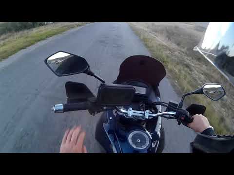 Видео: Suzuki XF 650 Freewind в лесу.  Плюс-разгон до сотни.