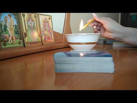 Видео: Как он живёт без вас? Смотрим на воске и картах Таро