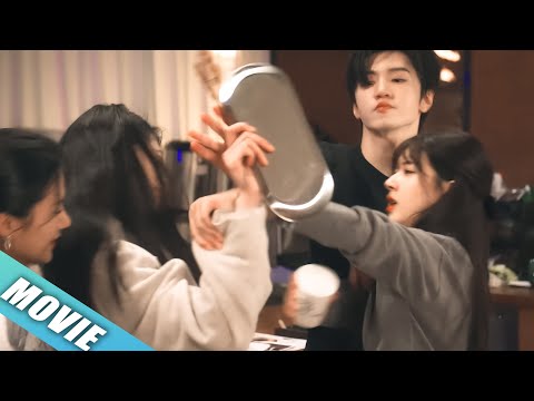 Видео: 【Movie】💗Он бросился вперед, когда кто-то попытался причинить вред его девушке🥰