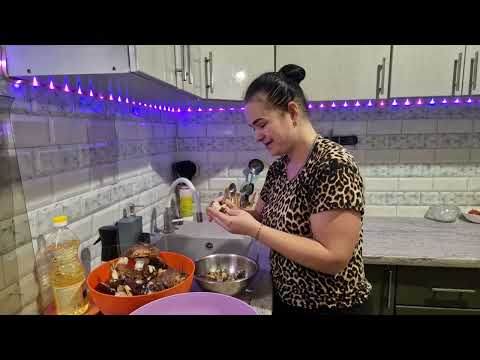 Видео: На ужин сегодня жареные грибы с картошкой и мариноваными арбузами