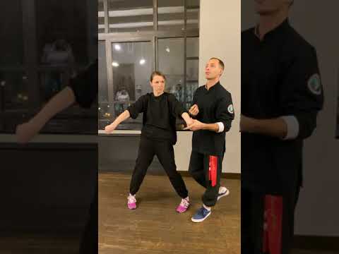 Видео: Упражнение для стройных и красивых рук