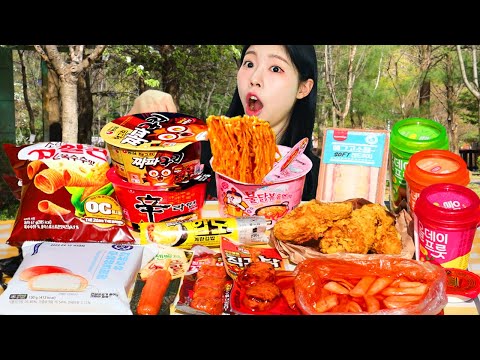 Видео: АСМР МУКБАНГ | Круглосуточный магазин на открытом воздухе! Карбонара Огненная лапша, Курица.