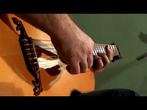 Видео: Крутая семиструнка с грифом в виде лиры (дали поиграть на неделю)